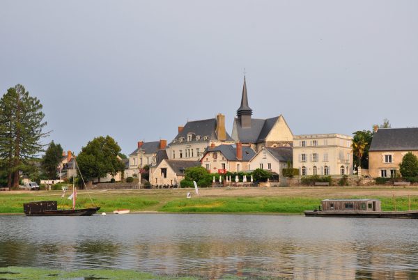 Bouchemaine bourg, la mairie, l’Abbaye, l’église et la « Maison carrée »